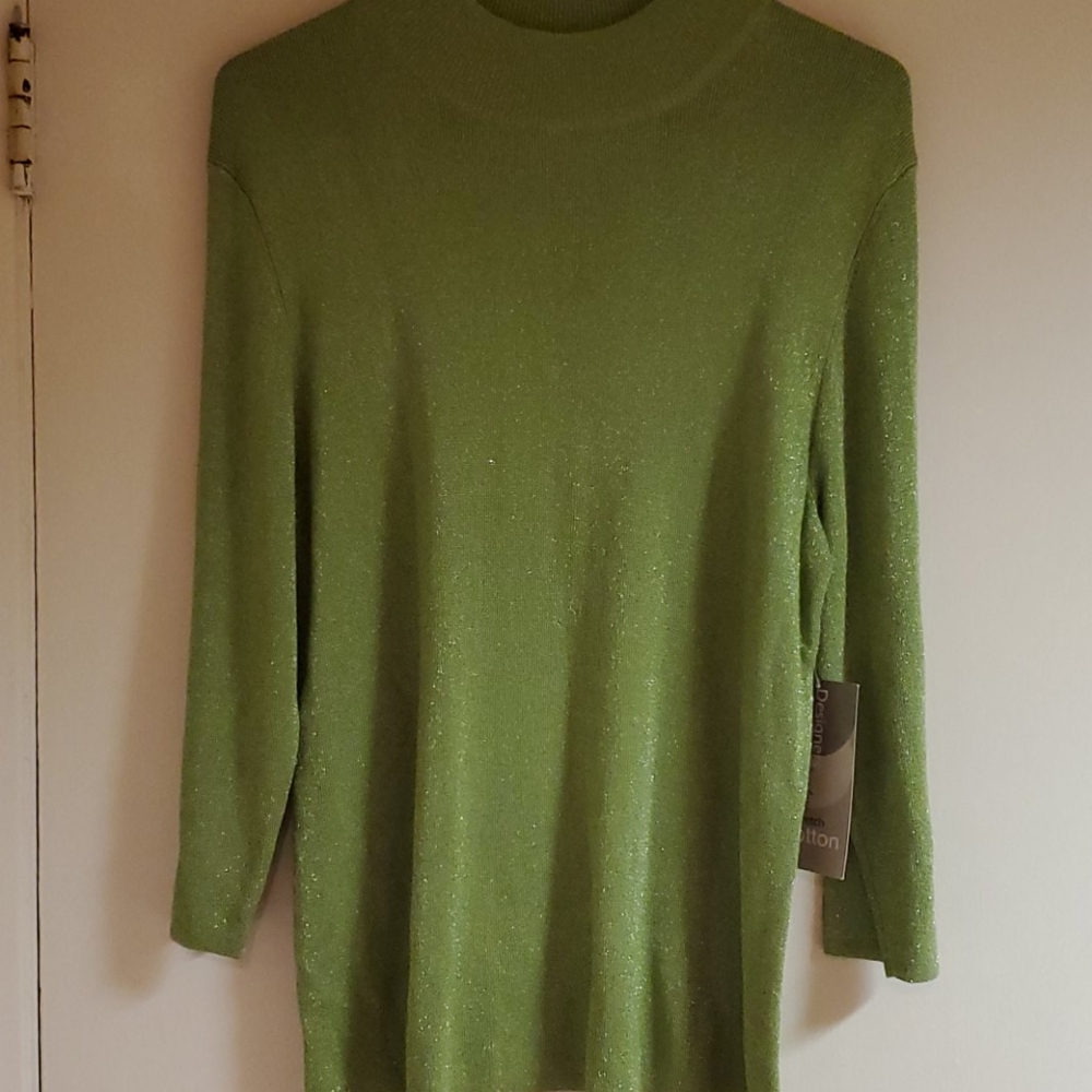 Design originals mock turtleneck sweater.